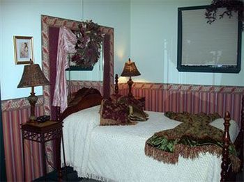 אוורגרין The Historic Brook Forest Inn מראה חיצוני תמונה