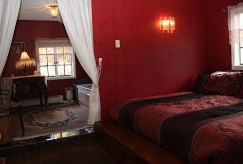 אוורגרין The Historic Brook Forest Inn מראה חיצוני תמונה