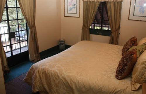 אוורגרין The Historic Brook Forest Inn מראה חיצוני תמונה